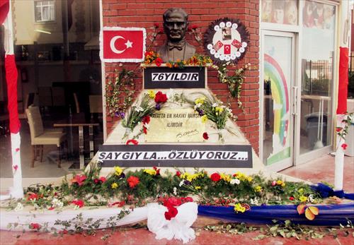 ULU ÖNDER ATATÜRK"Ü SAYGIYLA ANIYORUZ...